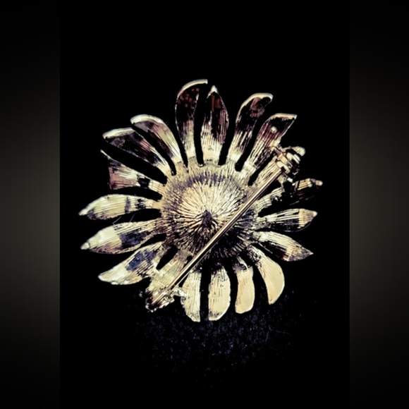 Vintage Costume Jewelry Brooch - 50s to 70s - Rhinestones, Silver and Pearl - Picture 3 of 3